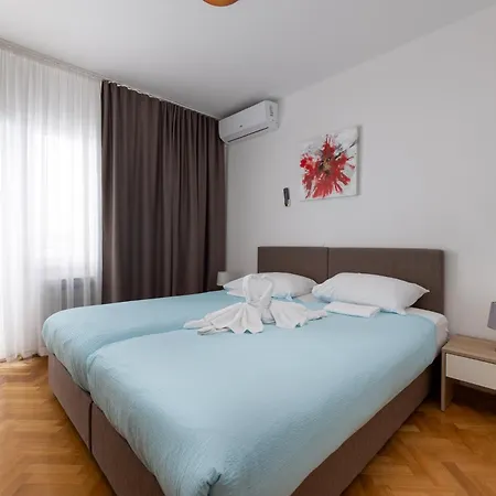 Okruk-10 Meters Away From The Bed & Breakfast Okrug Gornji