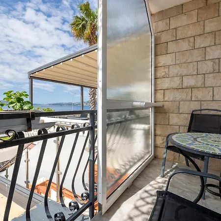 Okruk-10 Meters Away From The Bed & Breakfast
