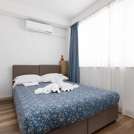 Okruk-10 Meters Away From The Bed & Breakfast Okrug Gornji
