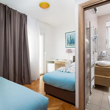 Okruk-10 Meters Away From The Bed & Breakfast Okrug Gornji