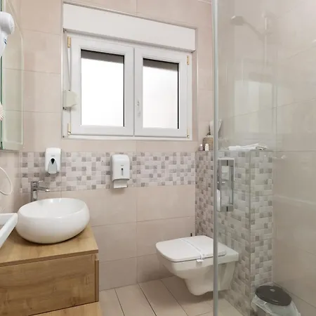 Bed & Breakfast Okruk-10 Meters Away From The Okrug Gornji